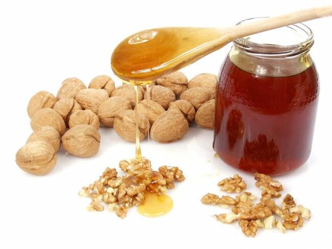 Honey with walnuts - a popular remedy that increases potency in men